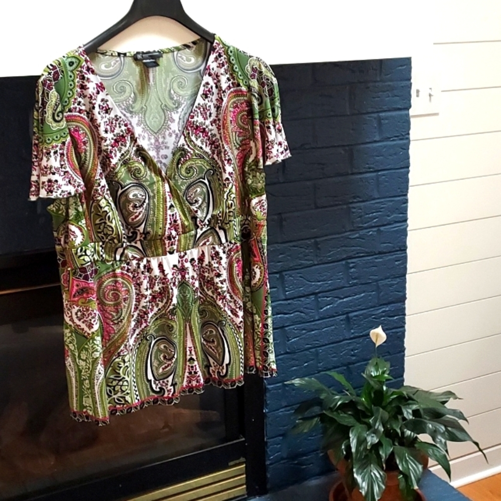 Vintage Inc jersey, 3x, in very good condition. Green,pink,black and whiteempire